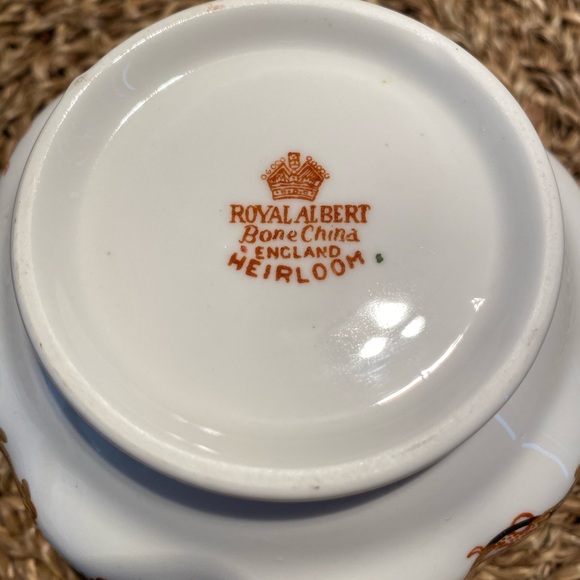 Royal Albert Heirloom sugar bowl - Picture 3 of 4